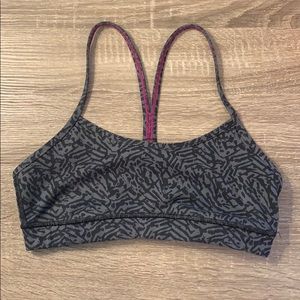 Lululemon Flow Y Bra Nulu - size 6